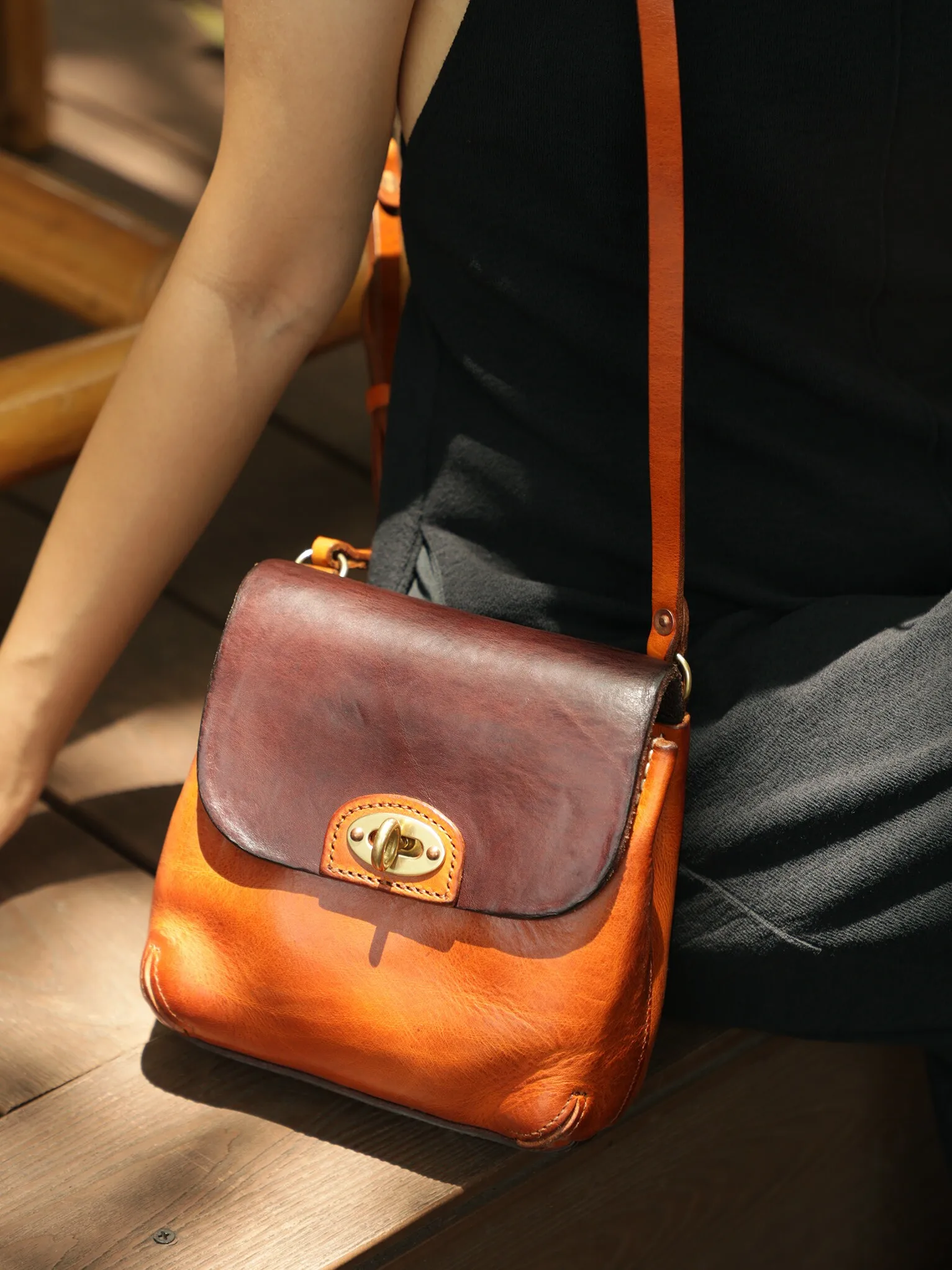 Casual designer handmade vegetable tanned cowhide ladies shoulder bag weekend outdoor daily genuine leather ladies crossbody bag
Casual designer handmade vegetable tanned cowhide ladies shoulder bag weekend outdoor daily genuine leather ladies crossbody bag