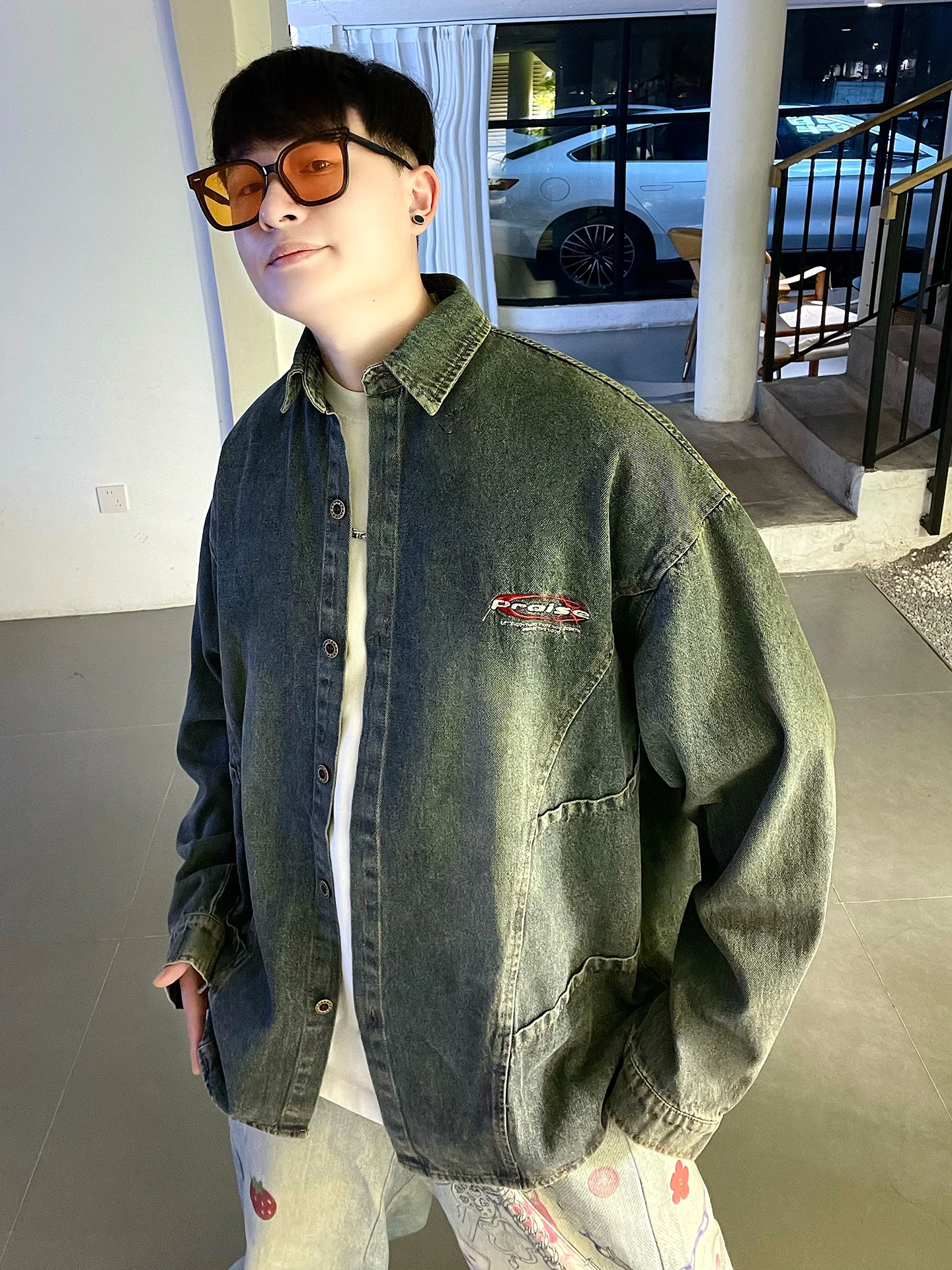 Retro American Embroidered Waed Long Sve Denim irt Men Women Spring Autumn Loose Casual Versatile irt Jaet
Retro American Embroidered Waed Long Sve Denim irt Men Women Spring Autumn Loose Casual Versatile irt Jaet