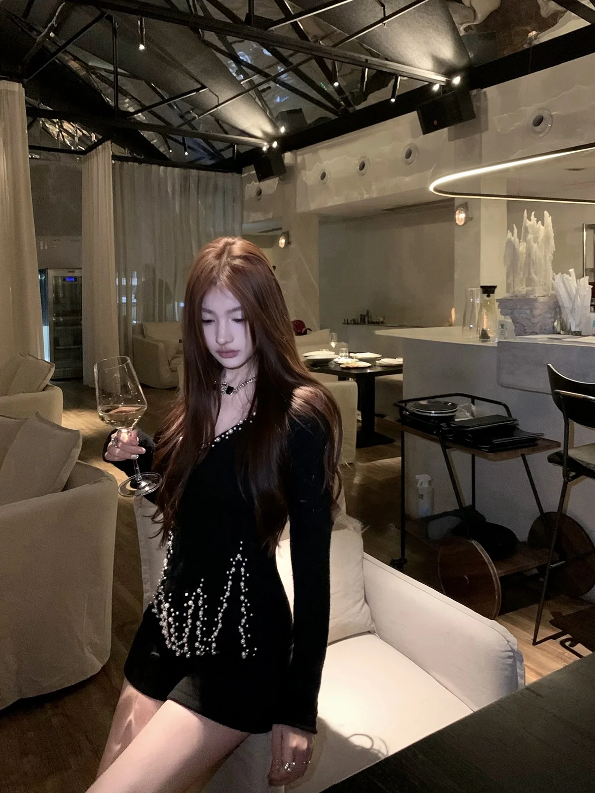 Chien Heavyweight Pearl Detail Knitted Wool Sweater Slim Fit V-Ne Hole Design Bla Sexy Autumn Winter Women's Faion
Chien Heavyweight Pearl Detail Knitted Wool Sweater Slim Fit V-Ne Hole Design Bla Sexy Autumn Winter Women's Faion