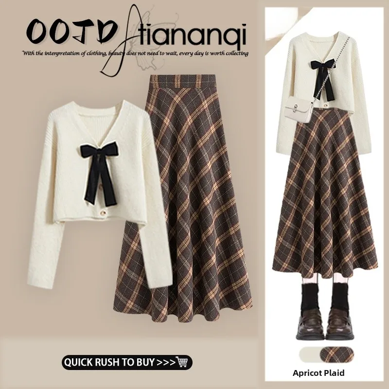 Early Spring Knitted Long Dress Set Milk Series Two-Piece Suit Woolen Miniature Fashion Ensemble V-Neck Long Sleeve Turtleneck
Early Spring Knitted Long Dress Set Milk Series Two-Piece Suit Woolen Miniature Fashion Ensemble V-Neck Long Sleeve Turtleneck