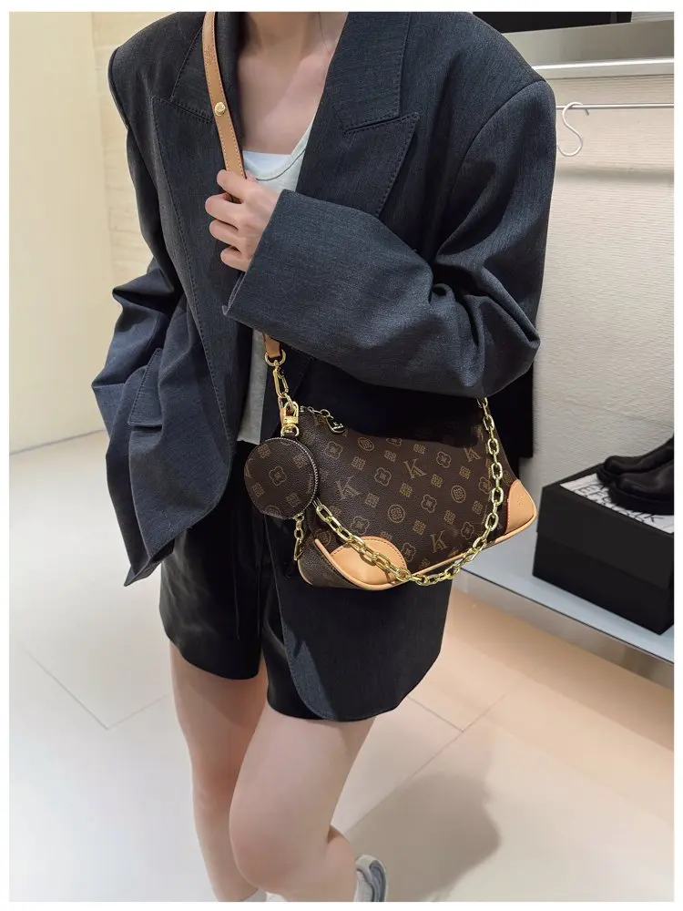 Unique Classic Elegant Diaper Bag: Luxury Crossbody Handbag For Women With Vintage Leather Look And Large Capacity Messenger
Unique Classic Elegant Diaper Bag: Luxury Crossbody Handbag For Women With Vintage Leather Look And Large Capacity Messenger