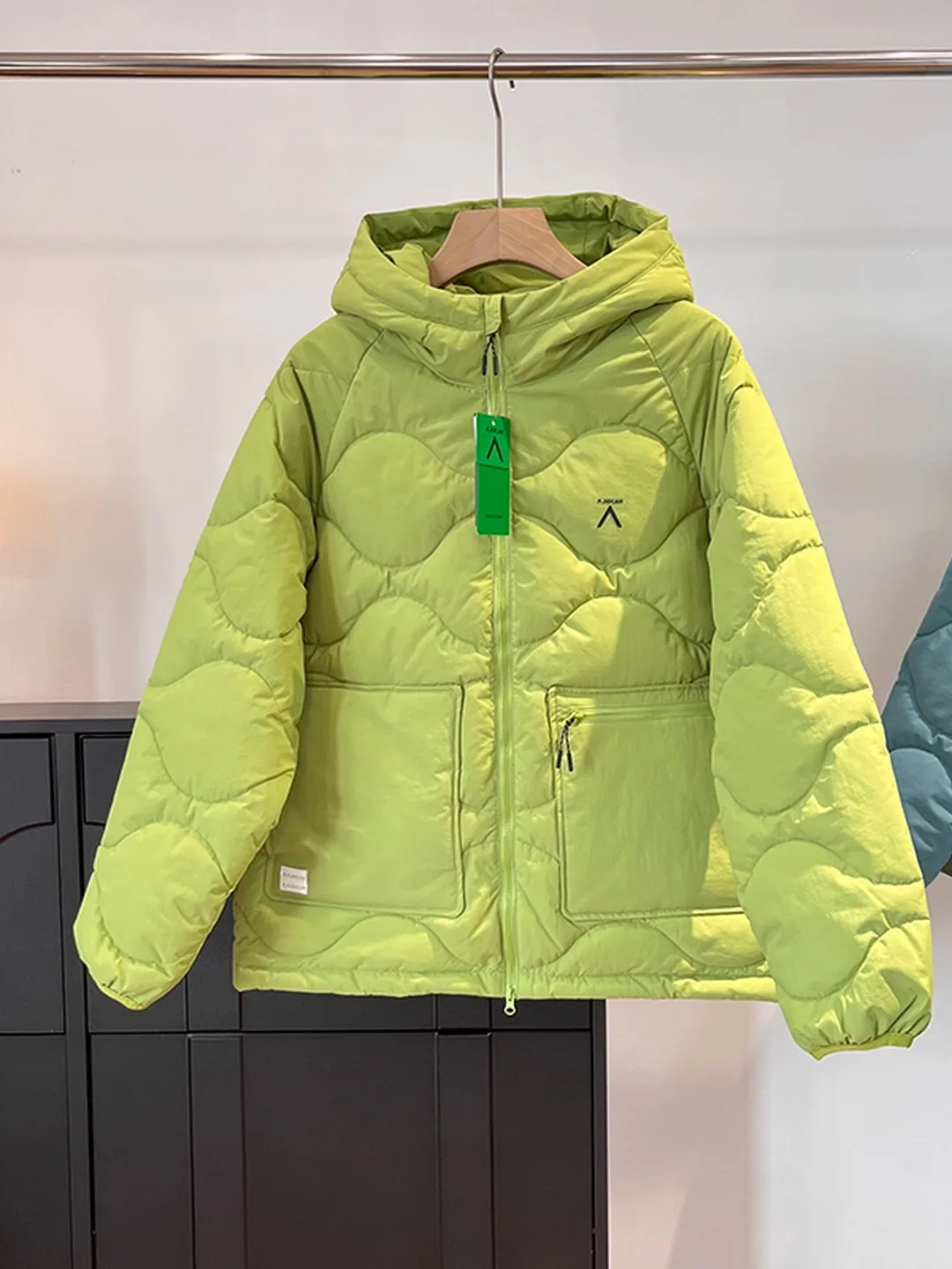 Мужская теплая уличная хлопковая куртка свободного кроя с капюшоном из нейлонового волокна, утепленная, зимняя, новая, на молнии, Cleanfit
Мужская теплая уличная хлопковая куртка свободного кроя с капюшоном из нейлонового волокна, утепленная, зимняя, новая, на молнии, Cleanfit