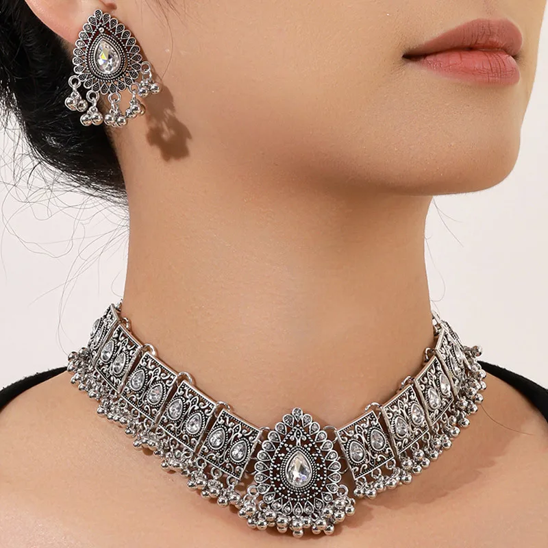 European and American Fashion Retro Middle Eastern Diamond Peacock Drop Necklace and Earrings Set
European and American Fashion Retro Middle Eastern Diamond Peacock Drop Necklace and Earrings Set