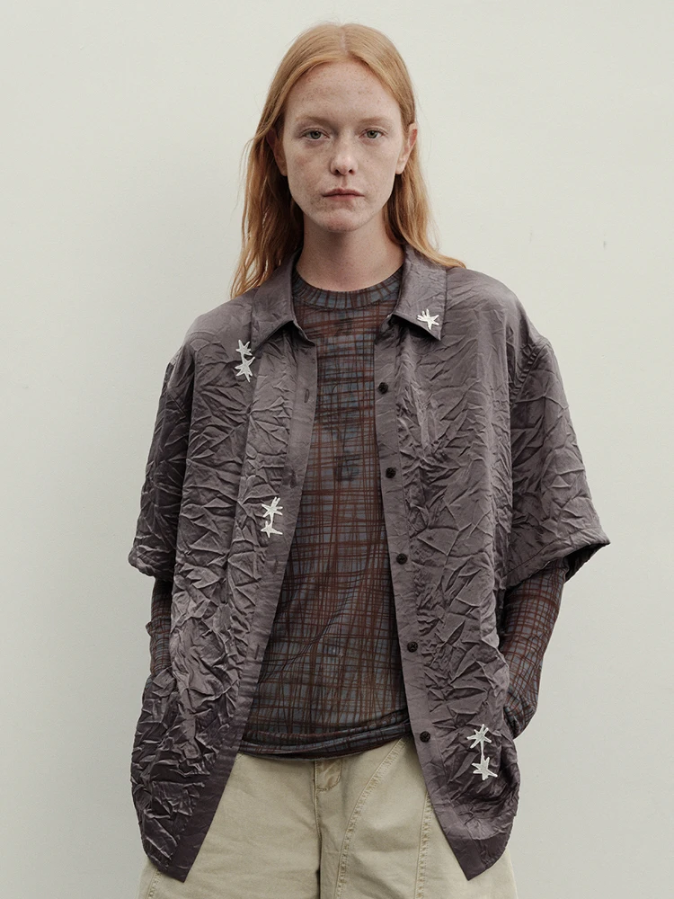 Женская свободная рубашка с коротким рукавом из полиэстера и вискозы, однотонная, для повседневной носки, летний сезон, с необработанной текстурой
Женская свободная рубашка с коротким рукавом из полиэстера и вискозы, однотонная, для повседневной носки, летний сезон, с необработанной текстурой