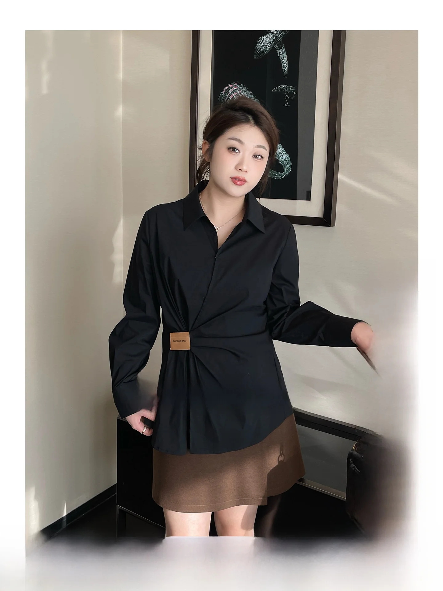 Ladies plus Size Shirt Slim Fit Casual Style Color Block Leather Tag Pleated Waist Design Comfortable Long Sleeve Button up
Ladies plus Size Shirt Slim Fit Casual Style Color Block Leather Tag Pleated Waist Design Comfortable Long Sleeve Button up
