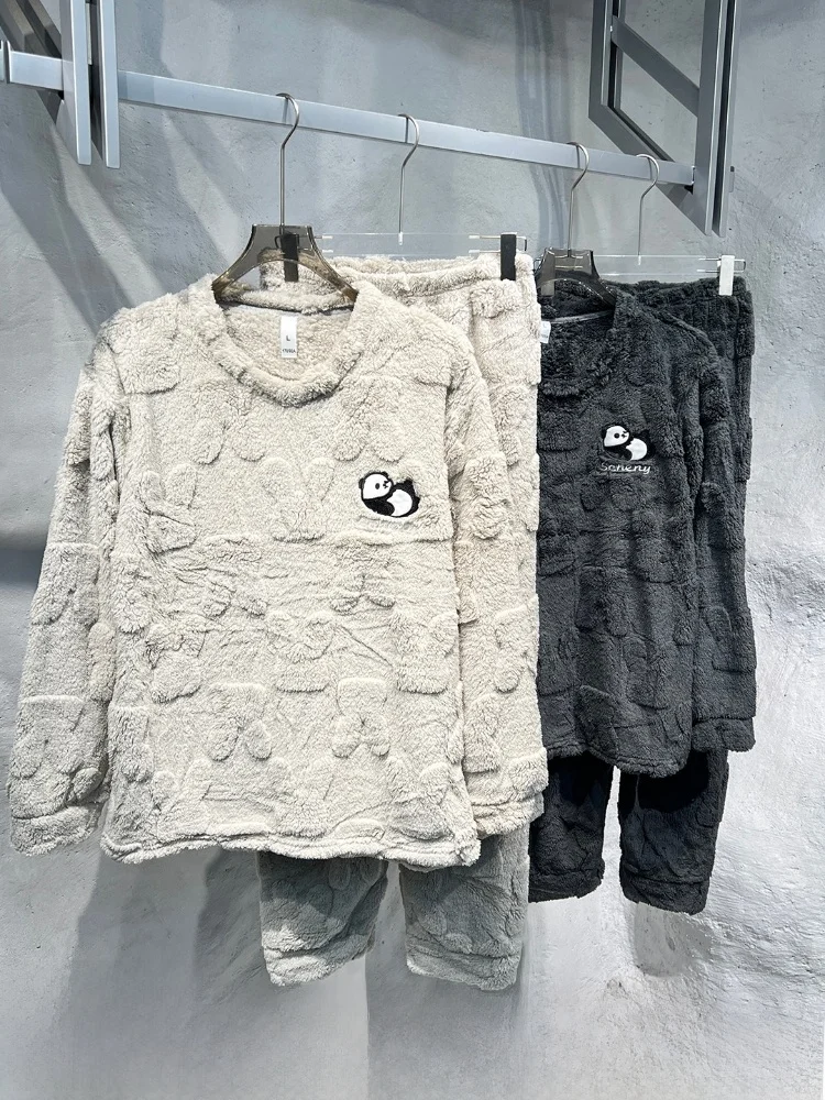 Thick Coral Fleece Flannel Sleepwear Set Men's Autumn Winter Warm Home Clothes Long Sleeve Crew Neck Pants Two-Piece Set
Thick Coral Fleece Flannel Sleepwear Set Men's Autumn Winter Warm Home Clothes Long Sleeve Crew Neck Pants Two-Piece Set