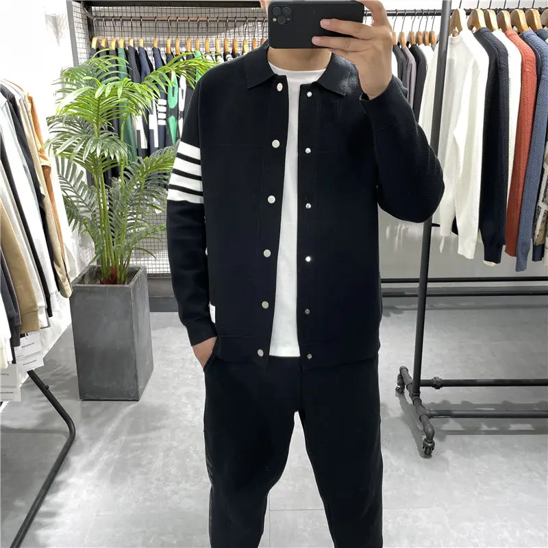 Осенний вязаный кардиган с воротником-поло, Мужской приталенный свитер в Корейском стиле, пальто, универсальная льняная куртка
Осенний вязаный кардиган с воротником-поло, Мужской приталенный свитер в Корейском стиле, пальто, универсальная льняная куртка