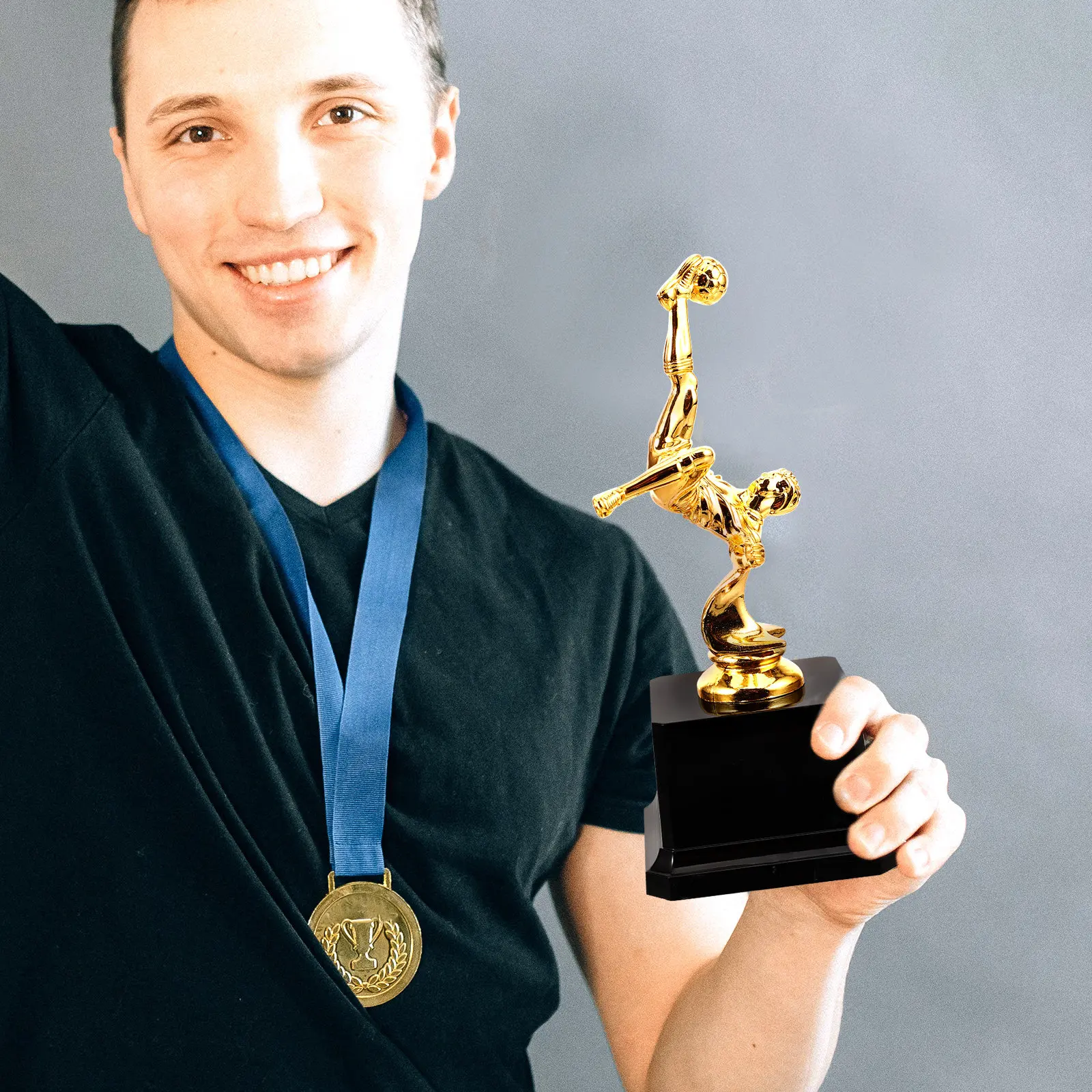 Пластиковый футбольный кубок-трофей, декоративный, маленький, для школьных соревнований и спортивных мероприятий, подарок, небольшой наградной кубок
Пластиковый футбольный кубок-трофей, декоративный, маленький, для школьных соревнований и спортивных мероприятий, подарок, небольшой наградной кубок