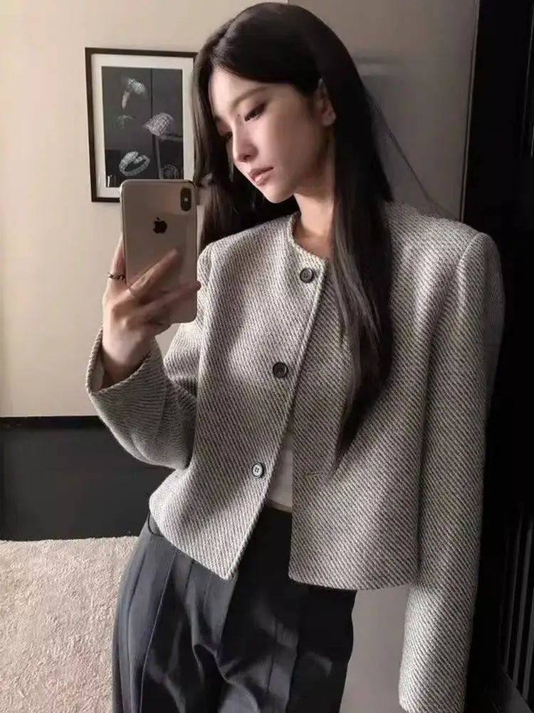 Biyunguo Fraance Sle Women's Jaet Loose Fit round Ne ort Sve Long Buttoned Striped Top for Petite Ladies
Biyunguo Fraance Sle Women's Jaet Loose Fit round Ne ort Sve Long Buttoned Striped Top for Petite Ladies
