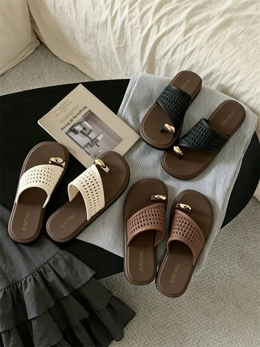 2026 New Women Metal Buckle Strap Flip Flops Woven Strap Non Slip Outdoor Casual Thong Sandals Korean Style Daily Slides
2026 New Women Metal Buckle Strap Flip Flops Woven Strap Non Slip Outdoor Casual Thong Sandals Korean Style Daily Slides