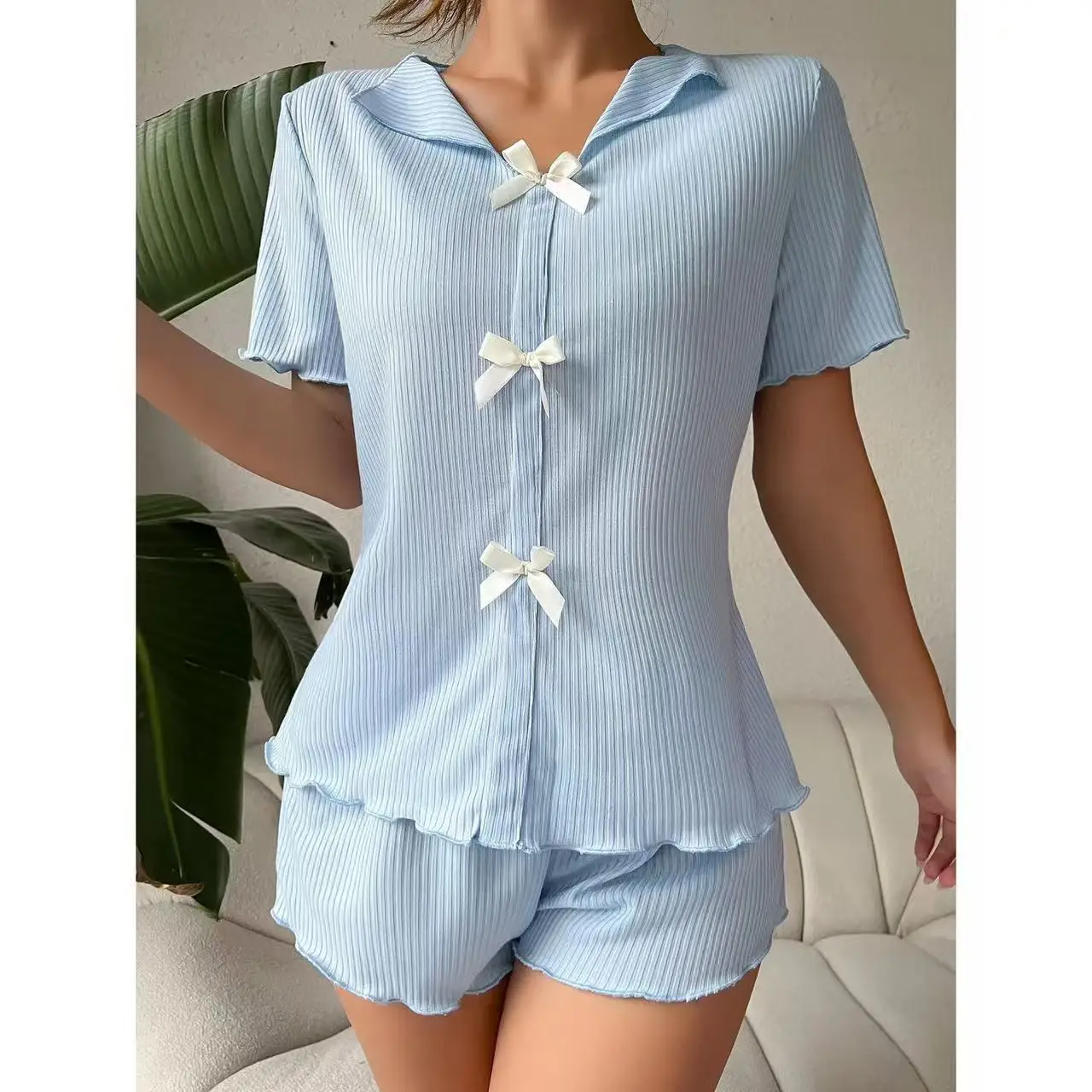 Hot cross-border new European and American bow lettuce short sleeve shorts lapel short set summer two-piece set
Hot cross-border new European and American bow lettuce short sleeve shorts lapel short set summer two-piece set