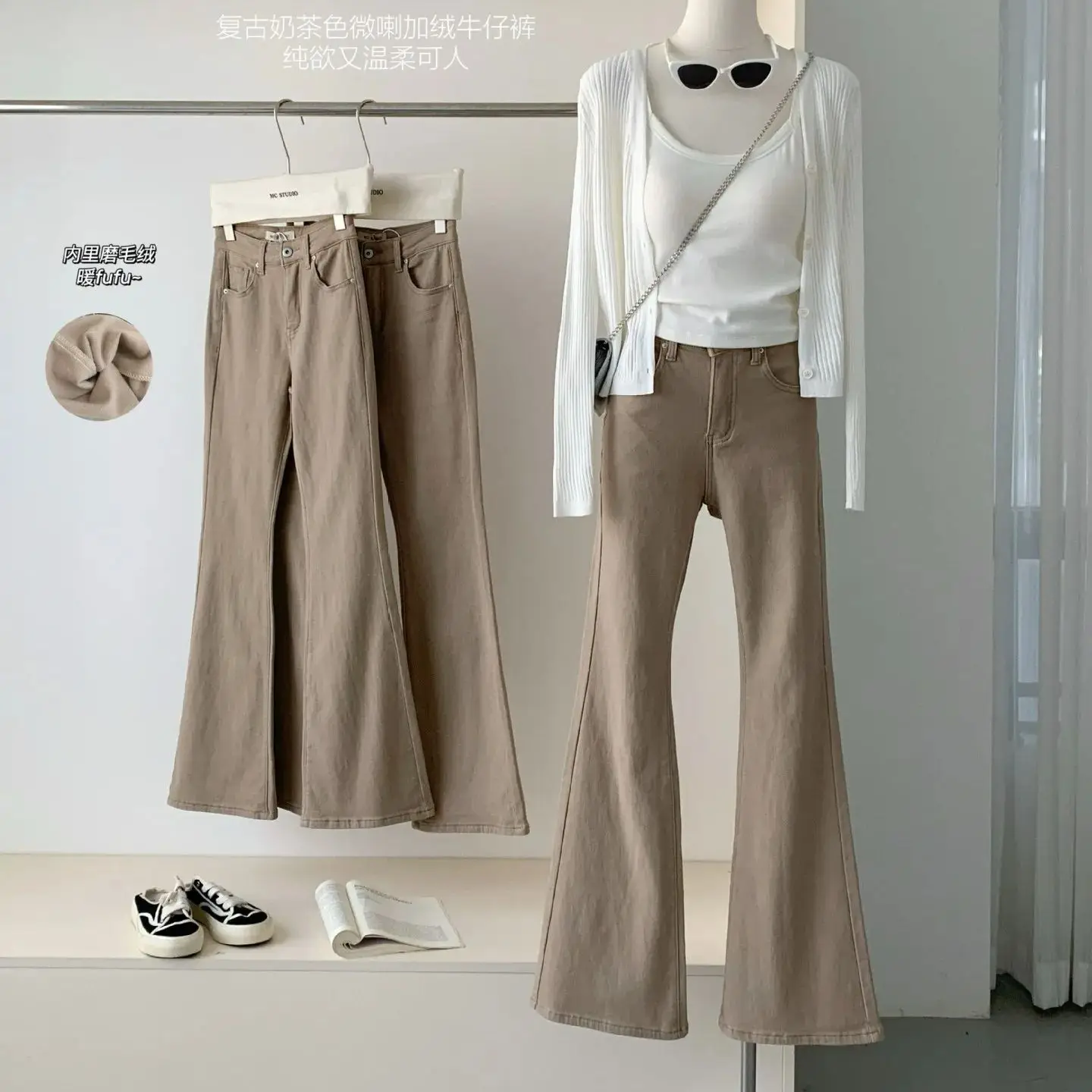 Slim-fitting micro-flared jeans with plush lining, micro-flared trousers for women soft winter Korean style trousers
Slim-fitting micro-flared jeans with plush lining, micro-flared trousers for women soft winter Korean style trousers