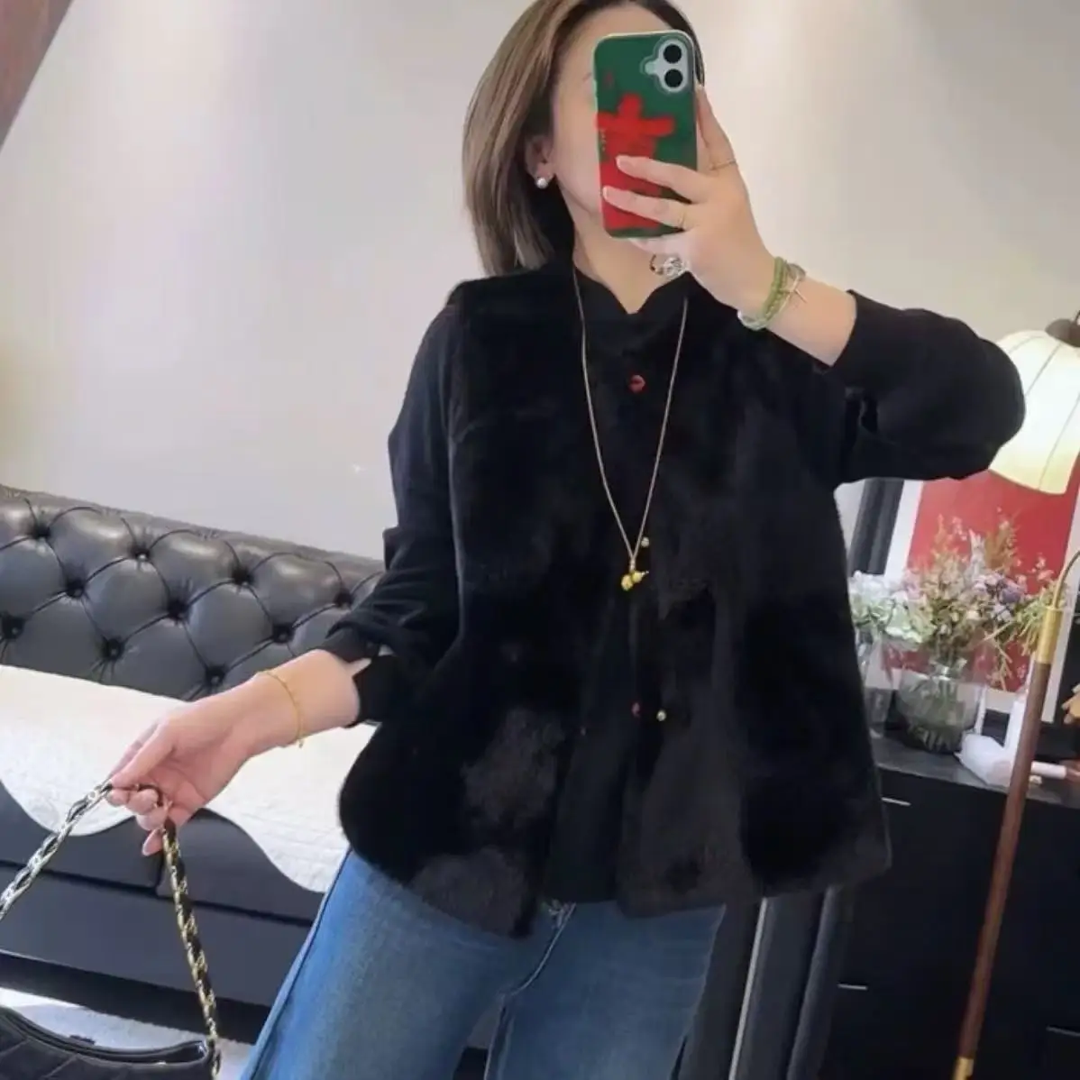 New Year's Shirt 2025 Chinese Style National Jacquard Stitching Furry Double-Sided Wear Waistcoat Vest Top
New Year's Shirt 2025 Chinese Style National Jacquard Stitching Furry Double-Sided Wear Waistcoat Vest Top