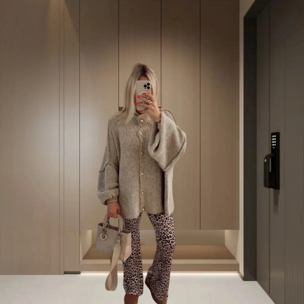 Women's Knitted Cardigan Autumn Casual Long Lantern Sleeve Stand Collar Button Loose Sweater Women's Comfortable Knitted Jacket
Women's Knitted Cardigan Autumn Casual Long Lantern Sleeve Stand Collar Button Loose Sweater Women's Comfortable Knitted Jacket