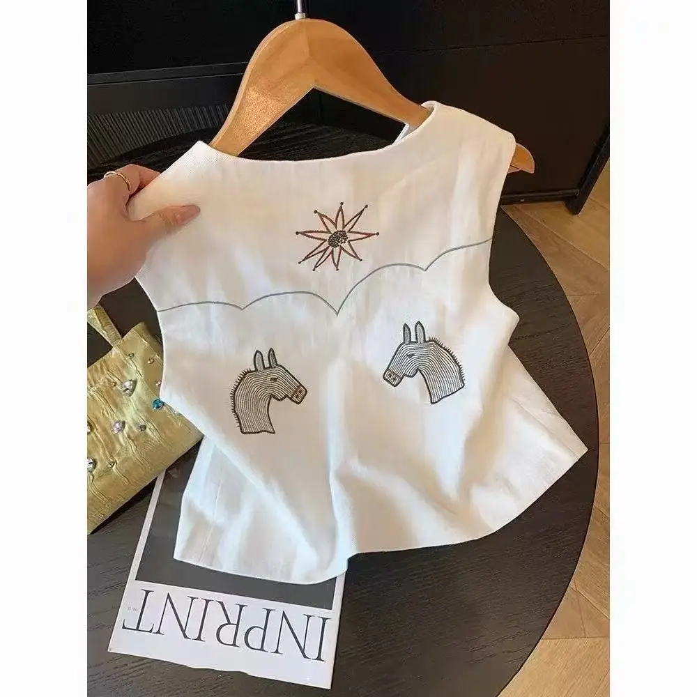 Girls Summer Set Fashion Outfit 2026 New Children's Cotton Sleeveless Embroidered Vest Shorts Two-Piece Set Child Clothing
Girls Summer Set Fashion Outfit 2026 New Children's Cotton Sleeveless Embroidered Vest Shorts Two-Piece Set Child Clothing