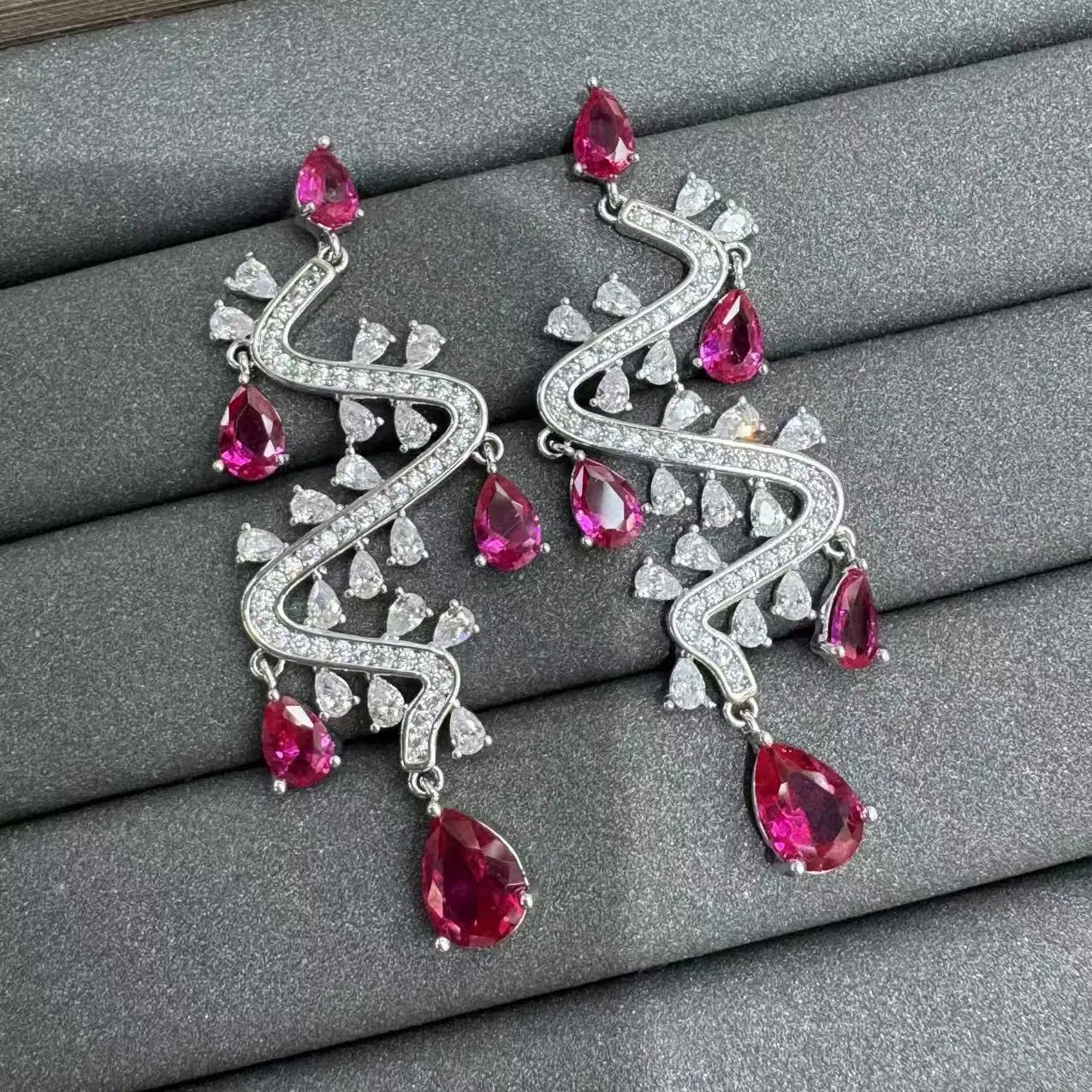 Zircon Earrings for Women Luxury Jewelry Green Red White Teardrop Long Dangling Earrings Party Gala Event Jewelry Gift
Zircon Earrings for Women Luxury Jewelry Green Red White Teardrop Long Dangling Earrings Party Gala Event Jewelry Gift
