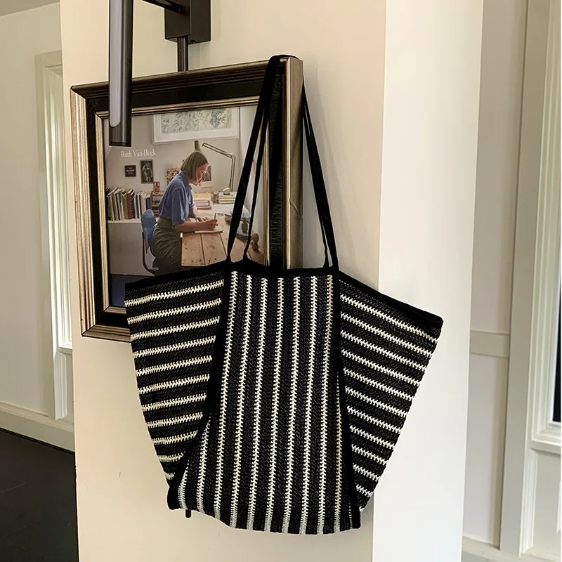 Casual Stripe Color Block Women's Shoulder Bag Fashionable Handwoven Large Underarm Bag Simple Square Shape Spring New Arrival
Casual Stripe Color Block Women's Shoulder Bag Fashionable Handwoven Large Underarm Bag Simple Square Shape Spring New Arrival