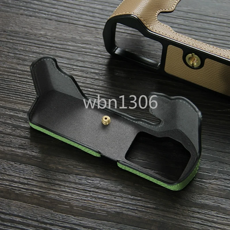 Suitable for EP7 camera case OM5 leather base EM-5 Mark iii third generation leather case EM10 iv fourth generation camera bag
Suitable for EP7 camera case OM5 leather base EM-5 Mark iii third generation leather case EM10 iv fourth generation camera bag