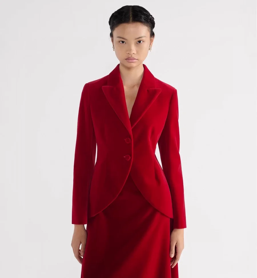 2026 Luxury Brand Name Runway Coat Fashion Women's Red Velvet Sheath Blazer Elegant Asymmetrical Jacket
2026 Luxury Brand Name Runway Coat Fashion Women's Red Velvet Sheath Blazer Elegant Asymmetrical Jacket
