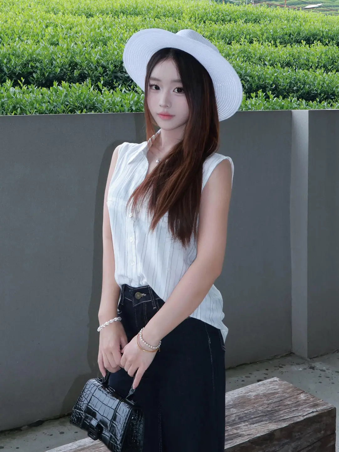White Striped Casual Design Women's Shirt Summer New Style Slimming Versatile Tank Top Trendy Collar Button Closure
White Striped Casual Design Women's Shirt Summer New Style Slimming Versatile Tank Top Trendy Collar Button Closure