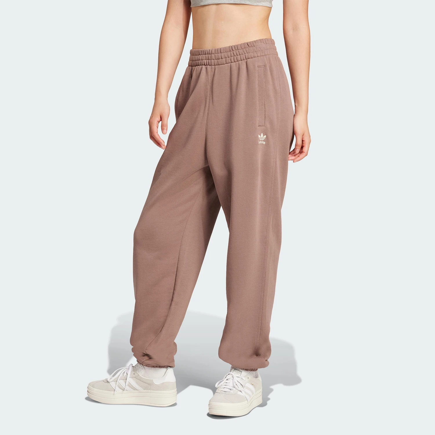 Женские трикотажные спортивные повседневные брюки Adidas Originals Authentic Trefoil JD1523
Женские трикотажные спортивные повседневные брюки Adidas Originals Authentic Trefoil JD1523