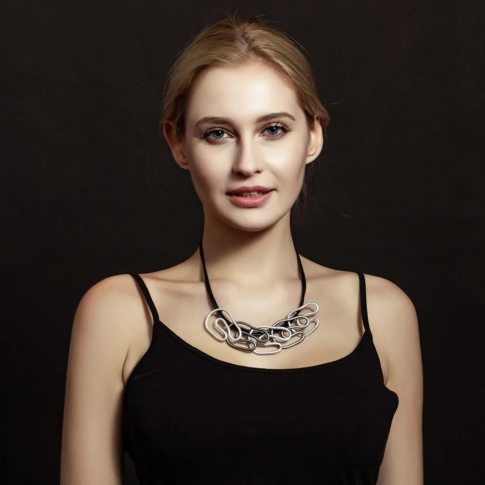 DIY accessories Short necklace foreign trade explosion Metal necklace Women's niche design jewelry Premium sense collarbone
DIY accessories Short necklace foreign trade explosion Metal necklace Women's niche design jewelry Premium sense collarbone