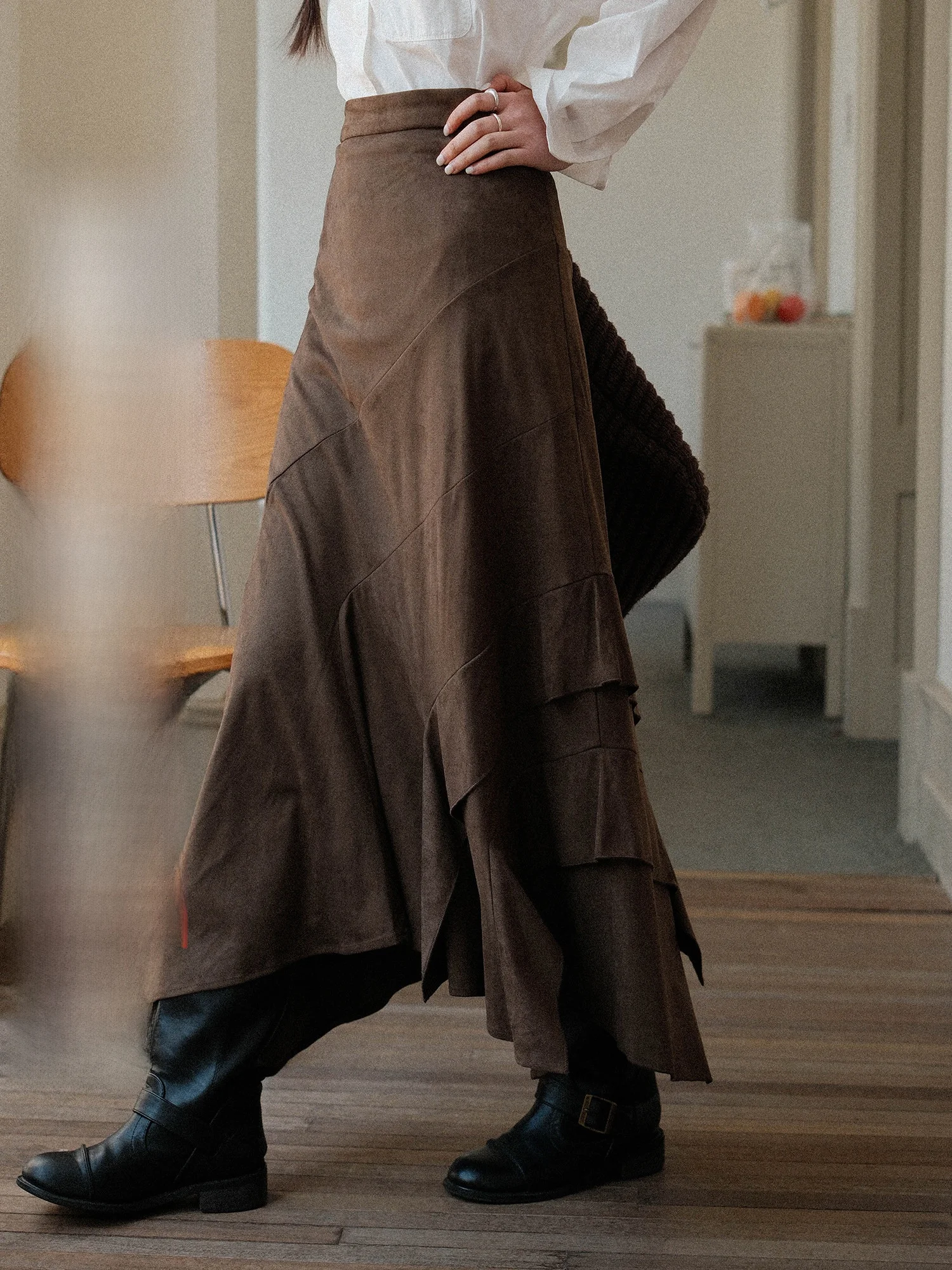 Юбка А-силуэта с высокой талией и асимметричным подолом, женская, весна 2026, новая, стройнящая, красивая длинная юбка с кружевной отделкой
Юбка А-силуэта с высокой талией и асимметричным подолом, женская, весна 2026, новая, стройнящая, красивая длинная юбка с кружевной отделкой