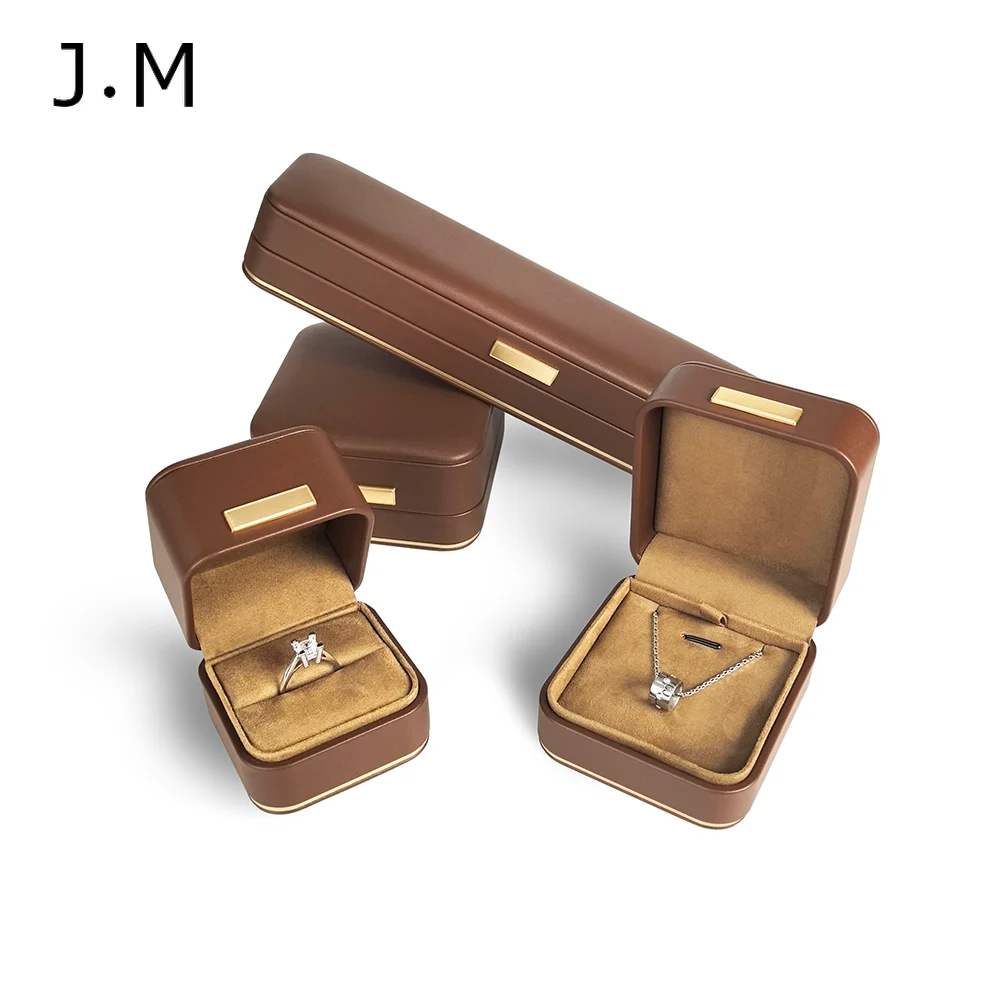 10Pcs/lot Luxurious Brown PU Leather Jewelry Box With Gold Buckle For Ring Earring Necklace Pendant Bangle Bracelet Set Gift Box
10Pcs/lot Luxurious Brown PU Leather Jewelry Box With Gold Buckle For Ring Earring Necklace Pendant Bangle Bracelet Set Gift Box