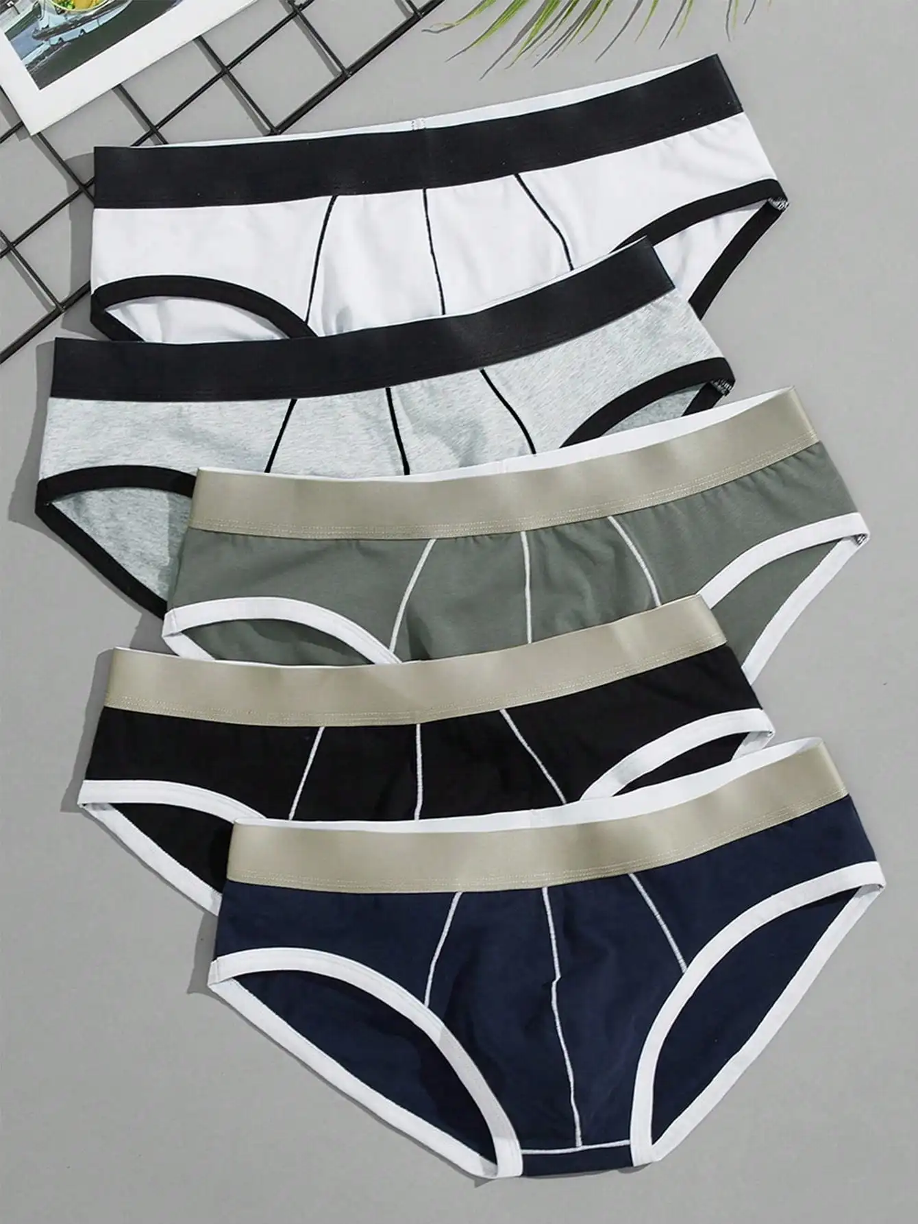 Men 5pcs Contrast Binding Briefs Cotton Blend Solid Color Underwear
Men 5pcs Contrast Binding Briefs Cotton Blend Solid Color Underwear