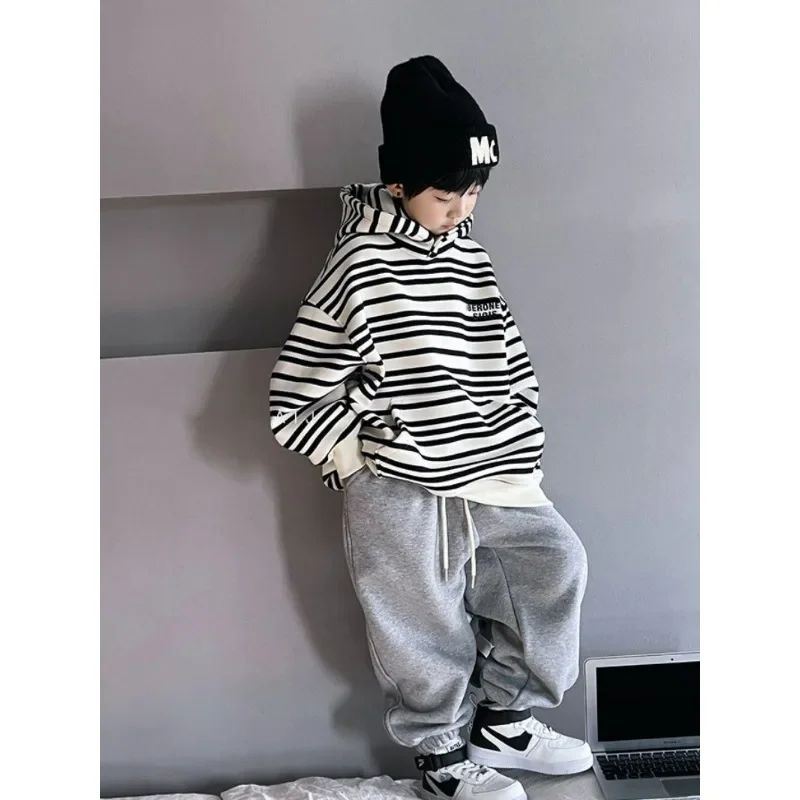 Boys' hoodie set, children's hooded striped top+casual pants two-piece set, 2025 Spring and Autumn Boys Korean Fashion Clothing
Boys' hoodie set, children's hooded striped top+casual pants two-piece set, 2025 Spring and Autumn Boys Korean Fashion Clothing