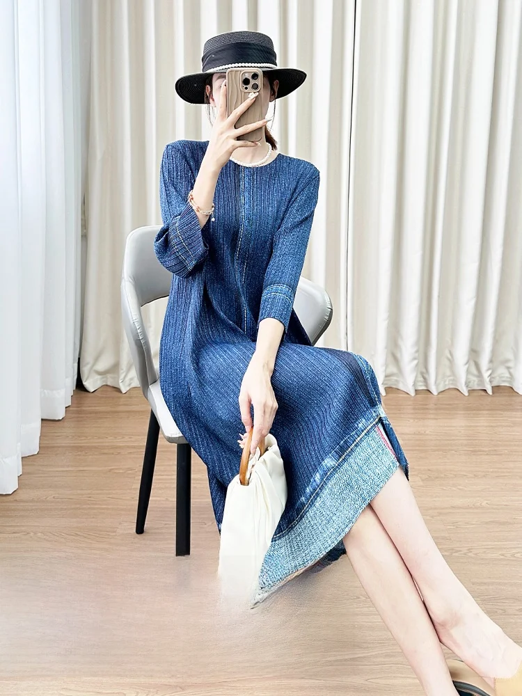 Women's Vintage Color Block Faux Denim Dress with Pleats High Waist A-Line Skirt Casual Commute Style round Neck Long Sleeve
Women's Vintage Color Block Faux Denim Dress with Pleats High Waist A-Line Skirt Casual Commute Style round Neck Long Sleeve