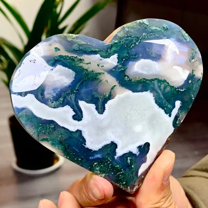 Natural high-quality water grass agate heart-shaped stone can be used as a home decoration to embellish desktops, entrances, or
Natural high-quality water grass agate heart-shaped stone can be used as a home decoration to embellish desktops, entrances, or