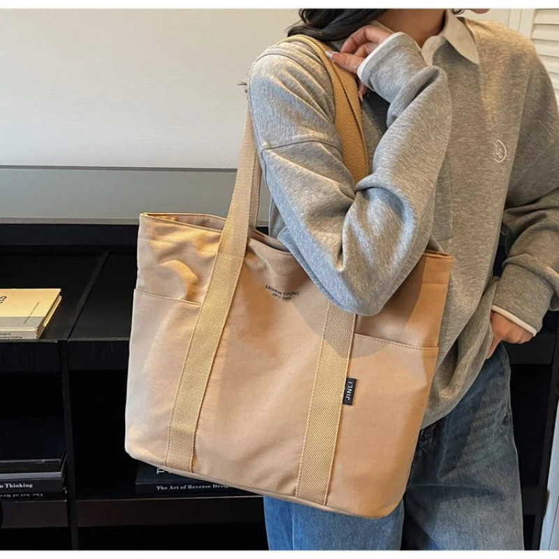 Popular Classic Elegant Leather Women Handbag Trendy Paris Style Casual Simple Vintage Ladies Messenger Bag
Popular Classic Elegant Leather Women Handbag Trendy Paris Style Casual Simple Vintage Ladies Messenger Bag