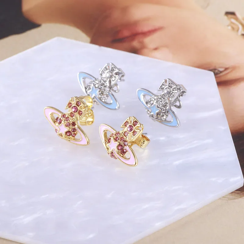 European individuality, niche design, creative fashion stars, five-pointed stars, universe planets, flash diamond earrings 
European individuality, niche design, creative fashion stars, five-pointed stars, universe planets, flash diamond earrings