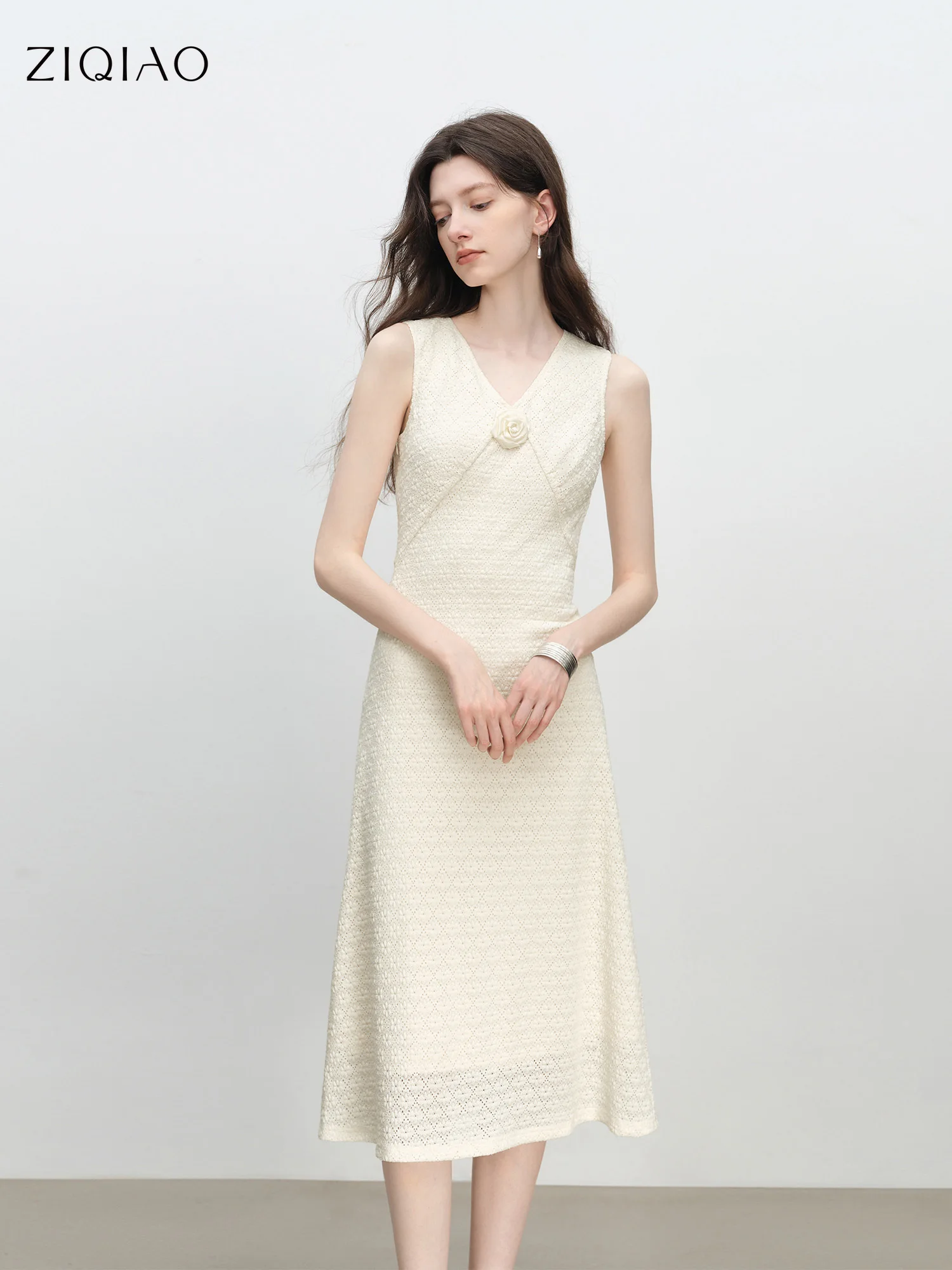 ZIQIAO Summer 2025 Lace Sleeveless Dress - Contoured Waist Midi Length Resort to Office Elegant Style
ZIQIAO Summer 2025 Lace Sleeveless Dress - Contoured Waist Midi Length Resort to Office Elegant Style