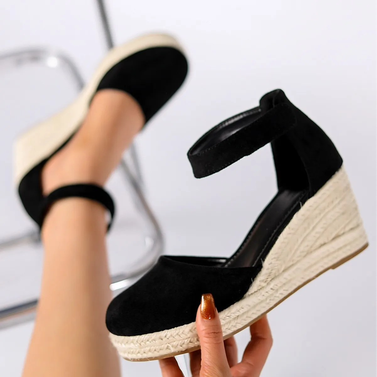 Fashion Women's Sandals 2026 New Baotou Slope Heel Sandals Thick Bottom Waterproof Platform Straw Weaving Hemp Rope Sandals
Fashion Women's Sandals 2026 New Baotou Slope Heel Sandals Thick Bottom Waterproof Platform Straw Weaving Hemp Rope Sandals