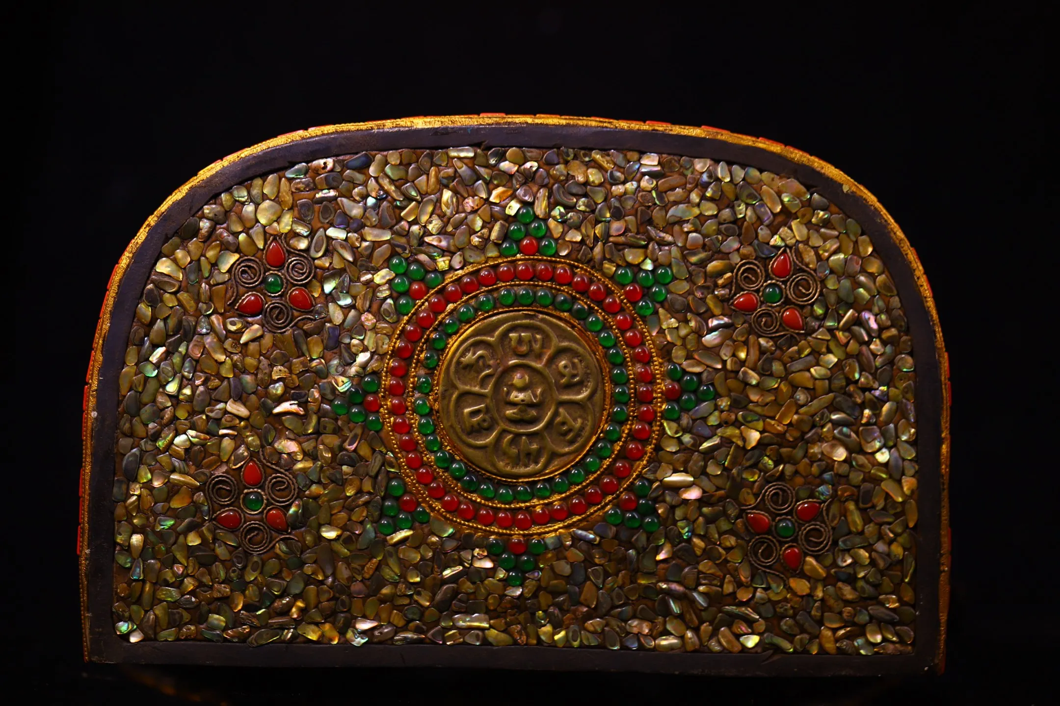 13-дюймовая тибетская храмовая коллекция: старинные бронзовые позолоченные мозаичные бусины гЗи с бирюзой, Будда Вайшравана сидячий, для алтаря с подсветкой
13-дюймовая тибетская храмовая коллекция: старинные бронзовые позолоченные мозаичные бусины гЗи с бирюзой, Будда Вайшравана сидячий, для алтаря с подсветкой