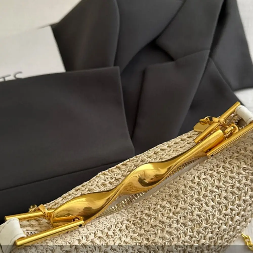 Bohemian Half-Moon Weave Bag Hollowed Out Large Capacity Chain Crossbody Bag Gold Handle Handbag Straw Shoulder Bag
Bohemian Half-Moon Weave Bag Hollowed Out Large Capacity Chain Crossbody Bag Gold Handle Handbag Straw Shoulder Bag