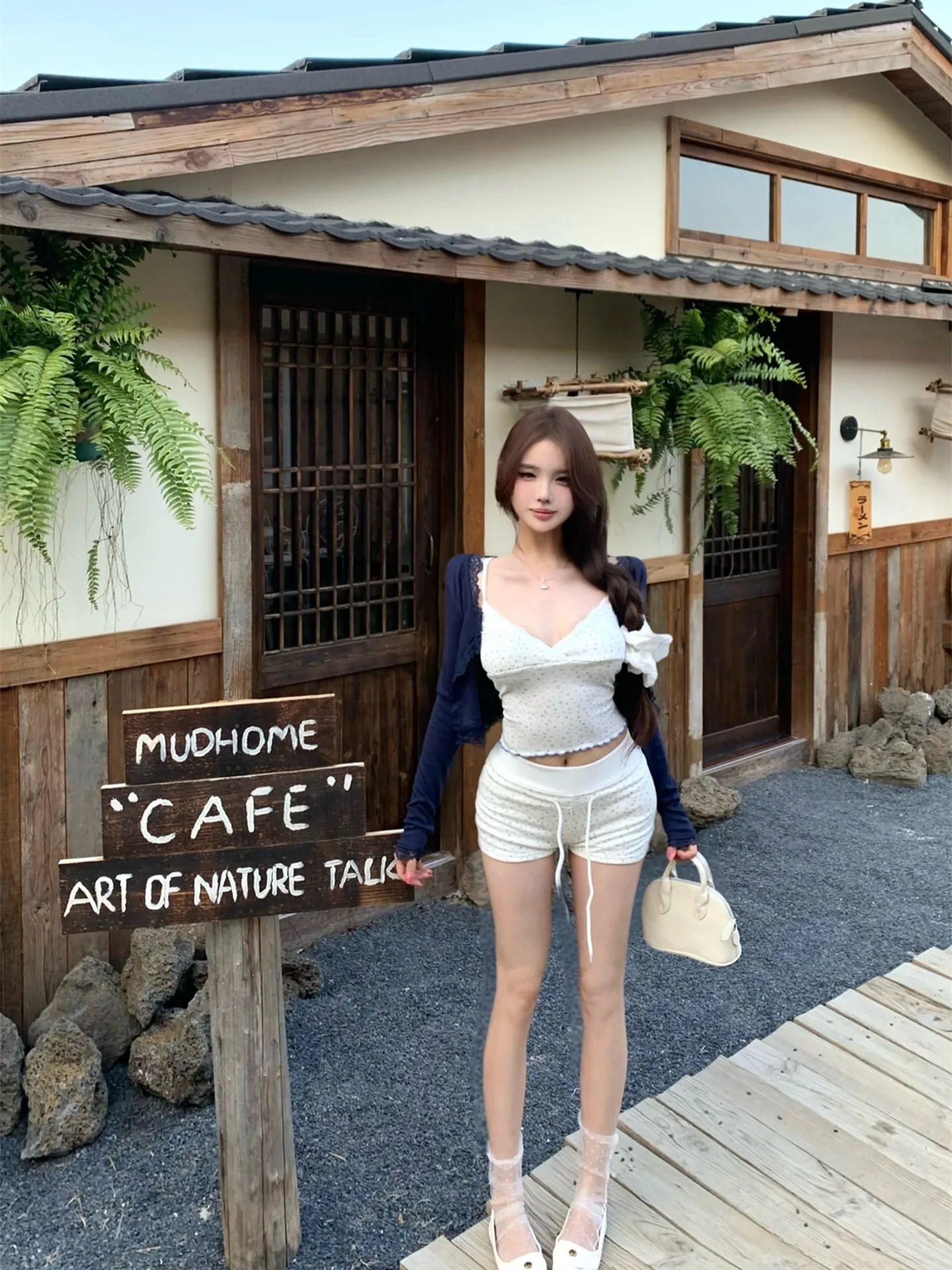 Summer Casual Floral Print Short Pants Knitted Cardigan Three-Piece Set Women High Waist Design Spicy Girl Style Breathable
Summer Casual Floral Print Short Pants Knitted Cardigan Three-Piece Set Women High Waist Design Spicy Girl Style Breathable