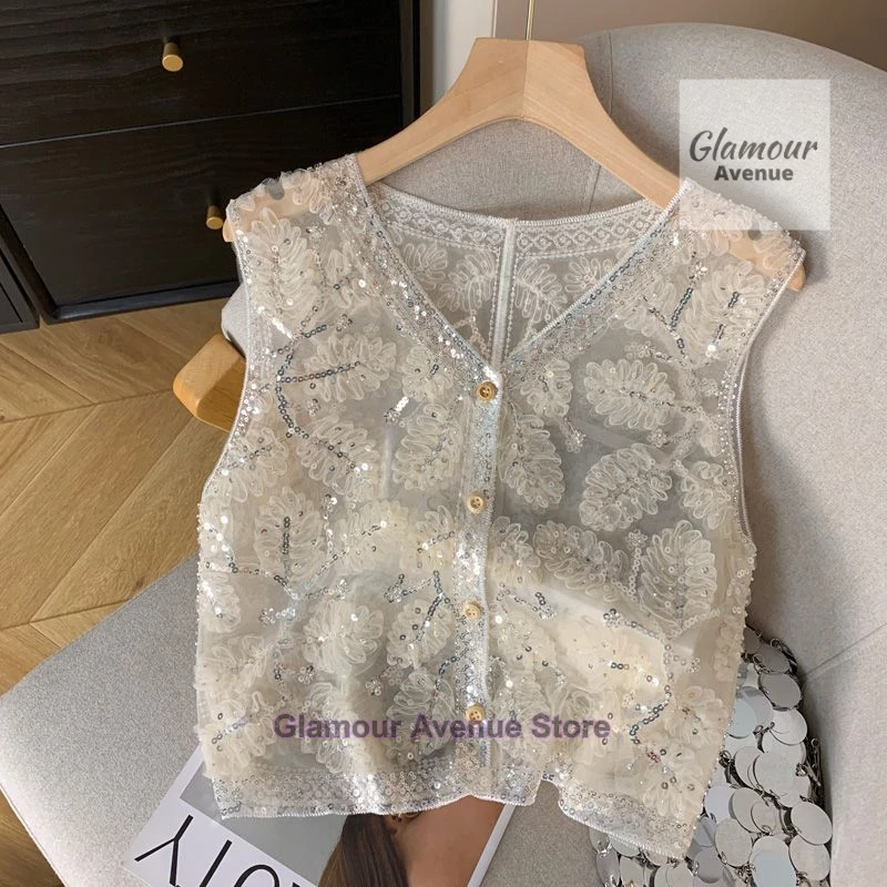 French temperament wearing sleeveless printed V-neck vest top women's summer heavy mesh sequined leaves stitching short vest
French temperament wearing sleeveless printed V-neck vest top women's summer heavy mesh sequined leaves stitching short vest