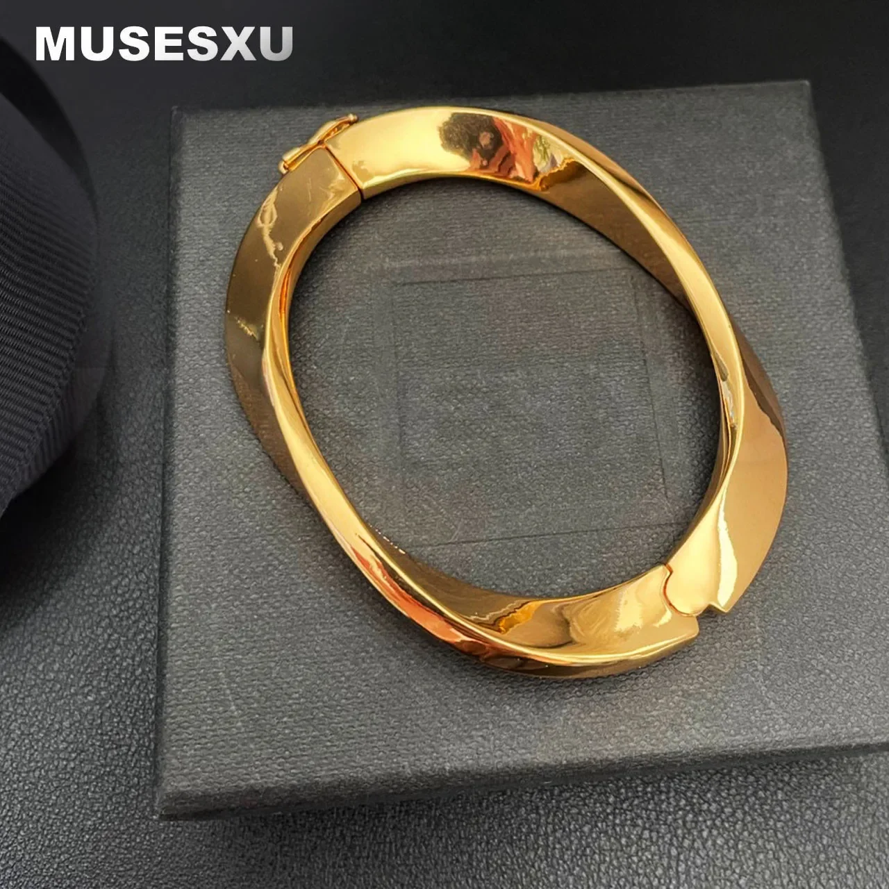 Jewelry & Accessories Fashion And Leisure Style High Quality Geometric Shape Open Button Bracelet For Women's Gifts
Jewelry & Accessories Fashion And Leisure Style High Quality Geometric Shape Open Button Bracelet For Women's Gifts