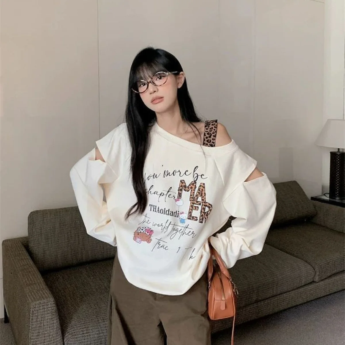 Lazy Style Leopard Print Hollowed-Shoulder Sweatshirt Women Spring Autumn Design Niche Hot Girl Off-Shoulder Long-Sleeved Top
Lazy Style Leopard Print Hollowed-Shoulder Sweatshirt Women Spring Autumn Design Niche Hot Girl Off-Shoulder Long-Sleeved Top