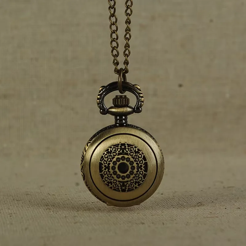6045Small case beautiful embossed hollow flower pattern green bronze fine chain pocket watch
6045Small case beautiful embossed hollow flower pattern green bronze fine chain pocket watch