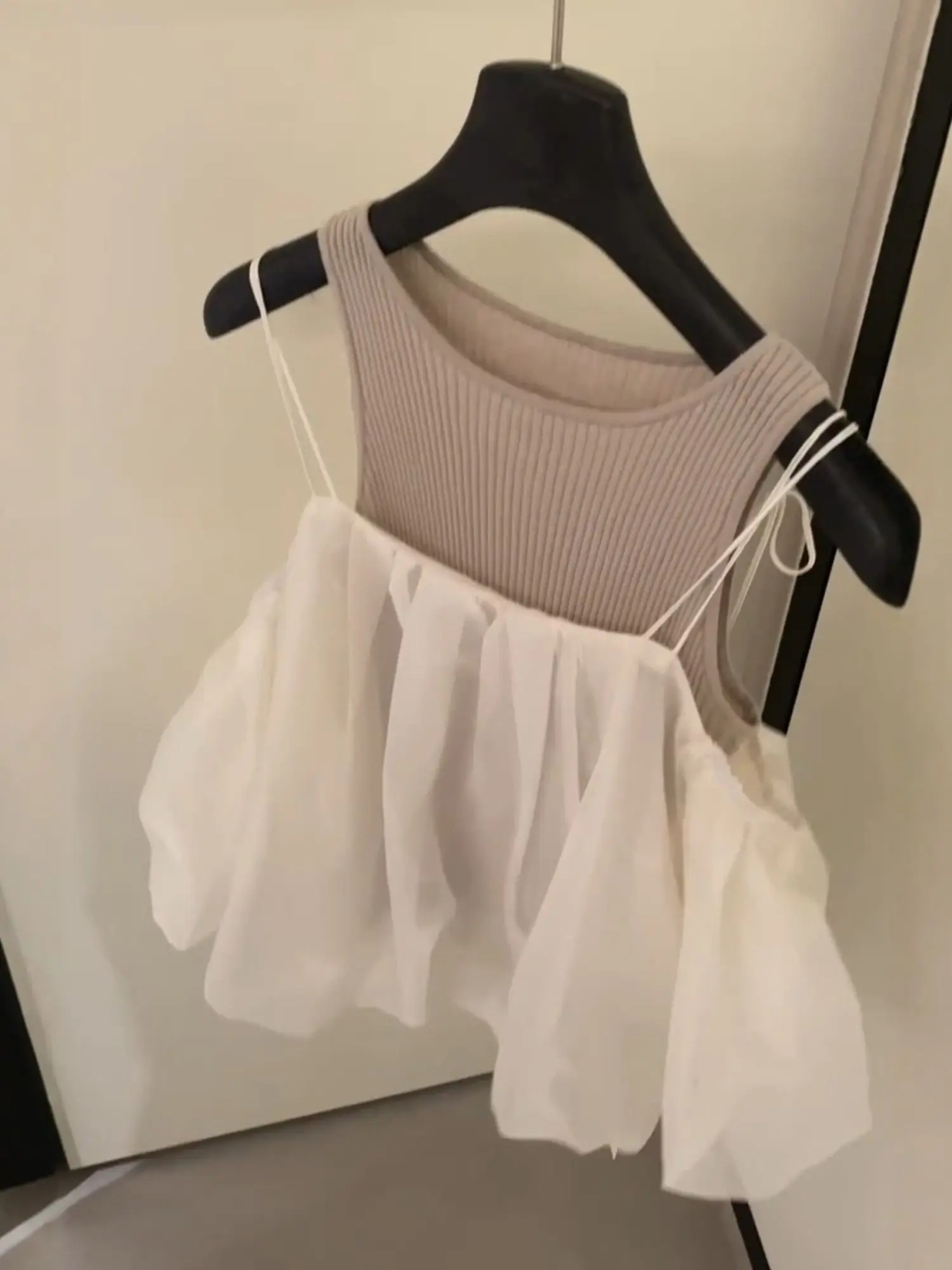 Spring Summer White Strapless Chiffon Top Grey Short Inner Wear Backless Women's Fashion Two-Piece Set Breathable Long Sleeve
Spring Summer White Strapless Chiffon Top Grey Short Inner Wear Backless Women's Fashion Two-Piece Set Breathable Long Sleeve