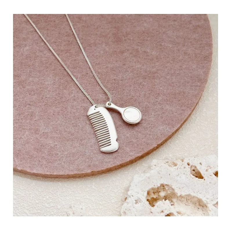 Premium Comb Pendant Necklace Niche Fashion Versatile Light Luxury Commuter Jewelry
Premium Comb Pendant Necklace Niche Fashion Versatile Light Luxury Commuter Jewelry