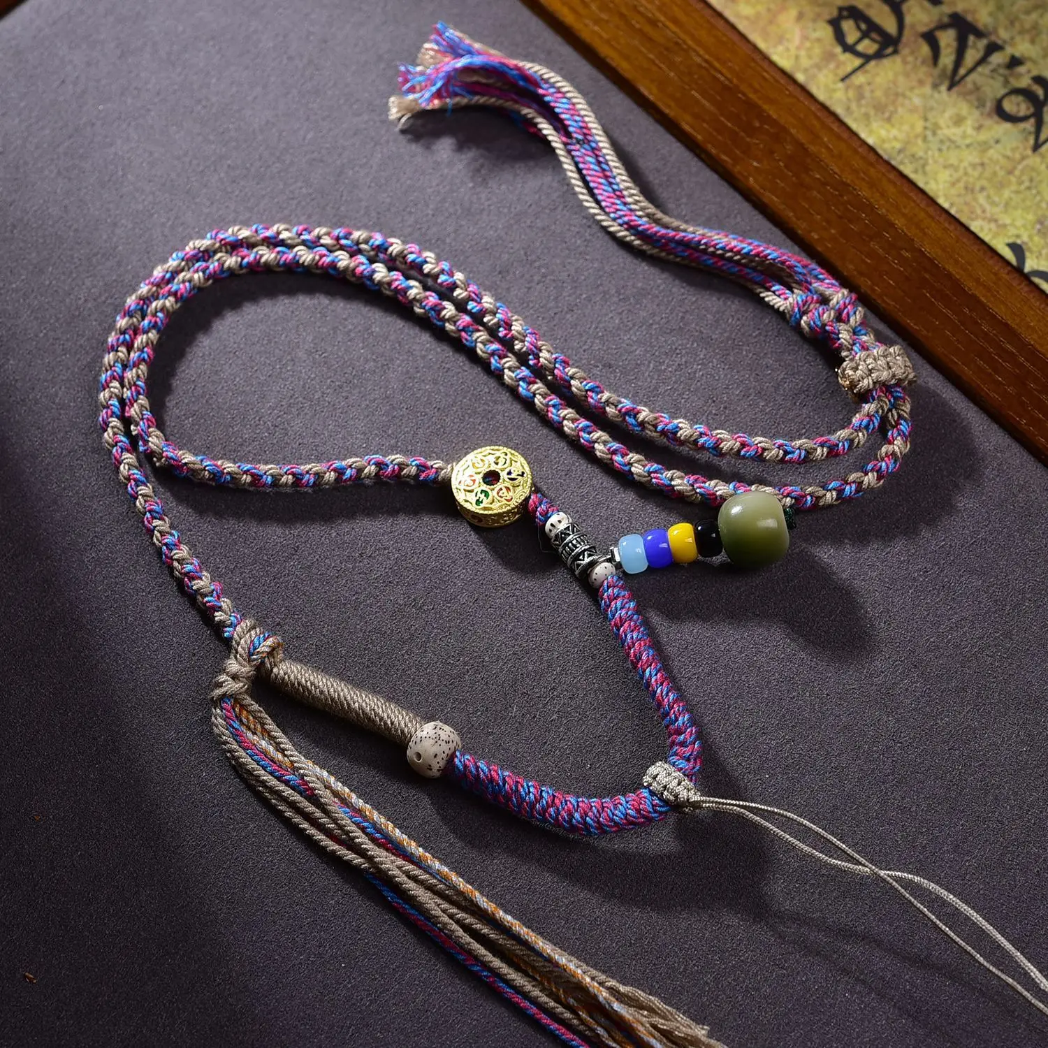 Tibetan Handmade Tangka Pendant Buddha Brand High End Hanging Beeswax Necklace Rope Hand Rubbed Cotton Thread Ethnic Style Luck
Tibetan Handmade Tangka Pendant Buddha Brand High End Hanging Beeswax Necklace Rope Hand Rubbed Cotton Thread Ethnic Style Luck