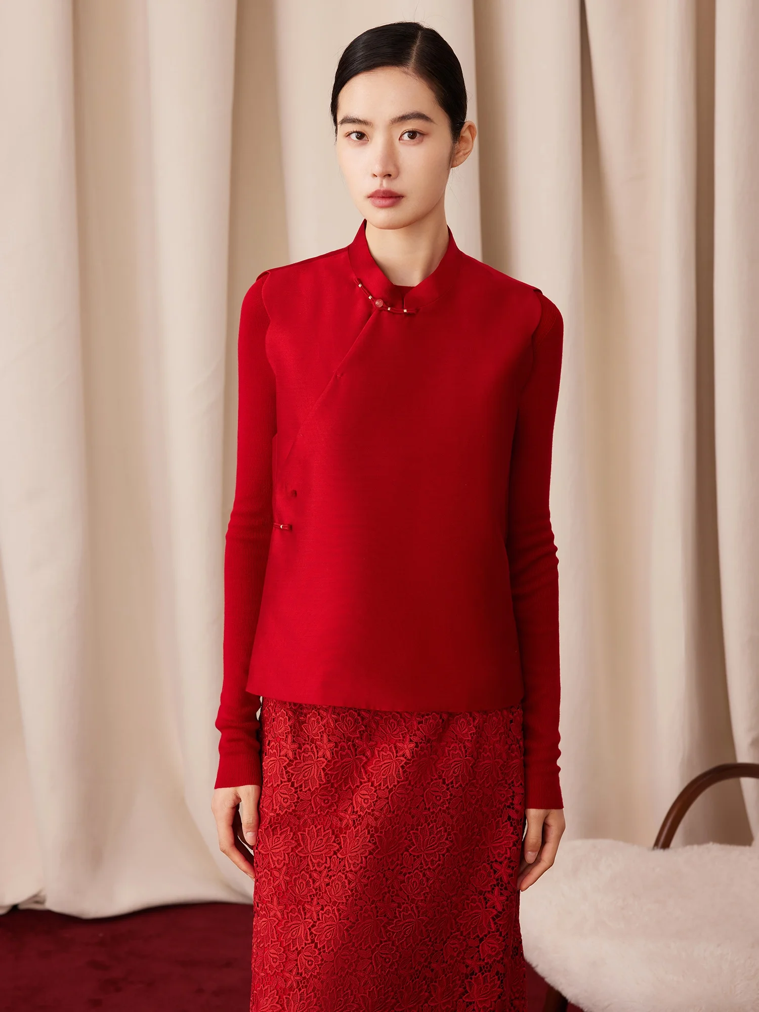 Silk Wool Vest Women's New Year Sle Chinese Wave Pattern Jade Button Stand Fit Outerwear Breathable Midweight Vest
Silk Wool Vest Women's New Year Sle Chinese Wave Pattern Jade Button Stand Fit Outerwear Breathable Midweight Vest