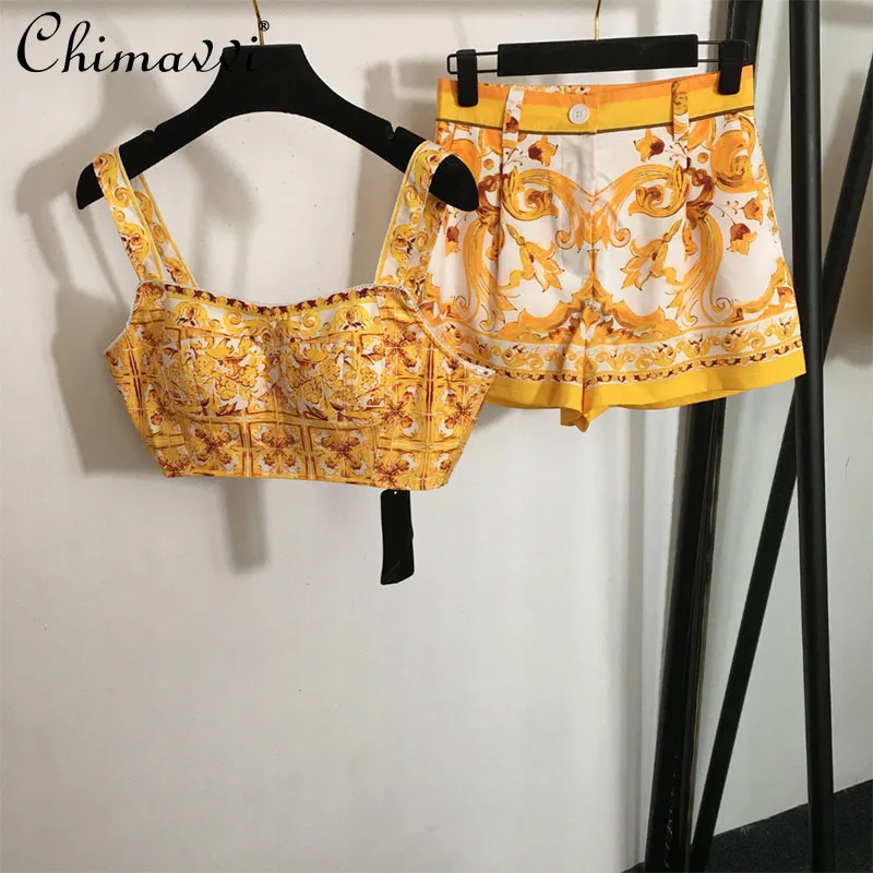 2025 Summer New Temperament Elegant Retro Pattern Printed Tube Top Suspender Top with Casual Shorts Suit For Women
2025 Summer New Temperament Elegant Retro Pattern Printed Tube Top Suspender Top with Casual Shorts Suit For Women