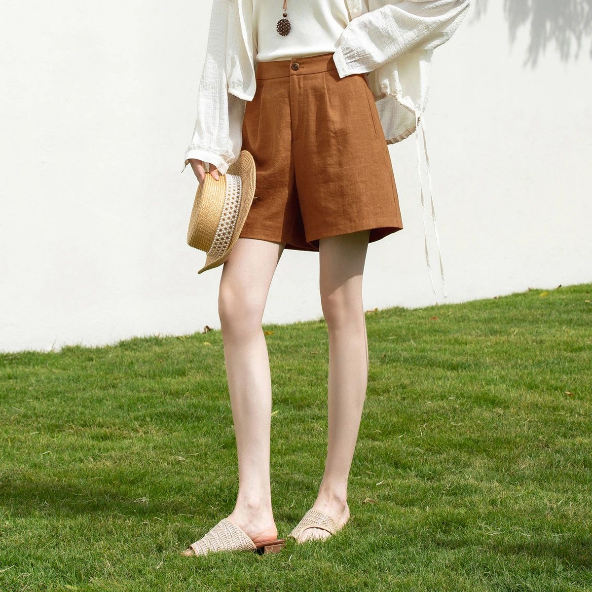 SENTUBILA Women's Summer Shorts 2026 New Minimalist Commute Wide Leg Pants Linen Cotton Loose Casual Shorts for Ladies 161KU4840
SENTUBILA Women's Summer Shorts 2026 New Minimalist Commute Wide Leg Pants Linen Cotton Loose Casual Shorts for Ladies 161KU4840