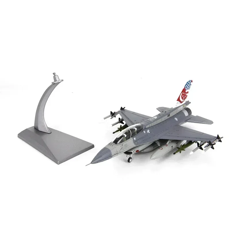 1/72 Scale U.S Air Force F-16 fighter desktop Model ornaments Metal aircraft plane Military enthusiast collection airplane gift 
1/72 Scale U.S Air Force F-16 fighter desktop Model ornaments Metal aircraft plane Military enthusiast collection airplane gift